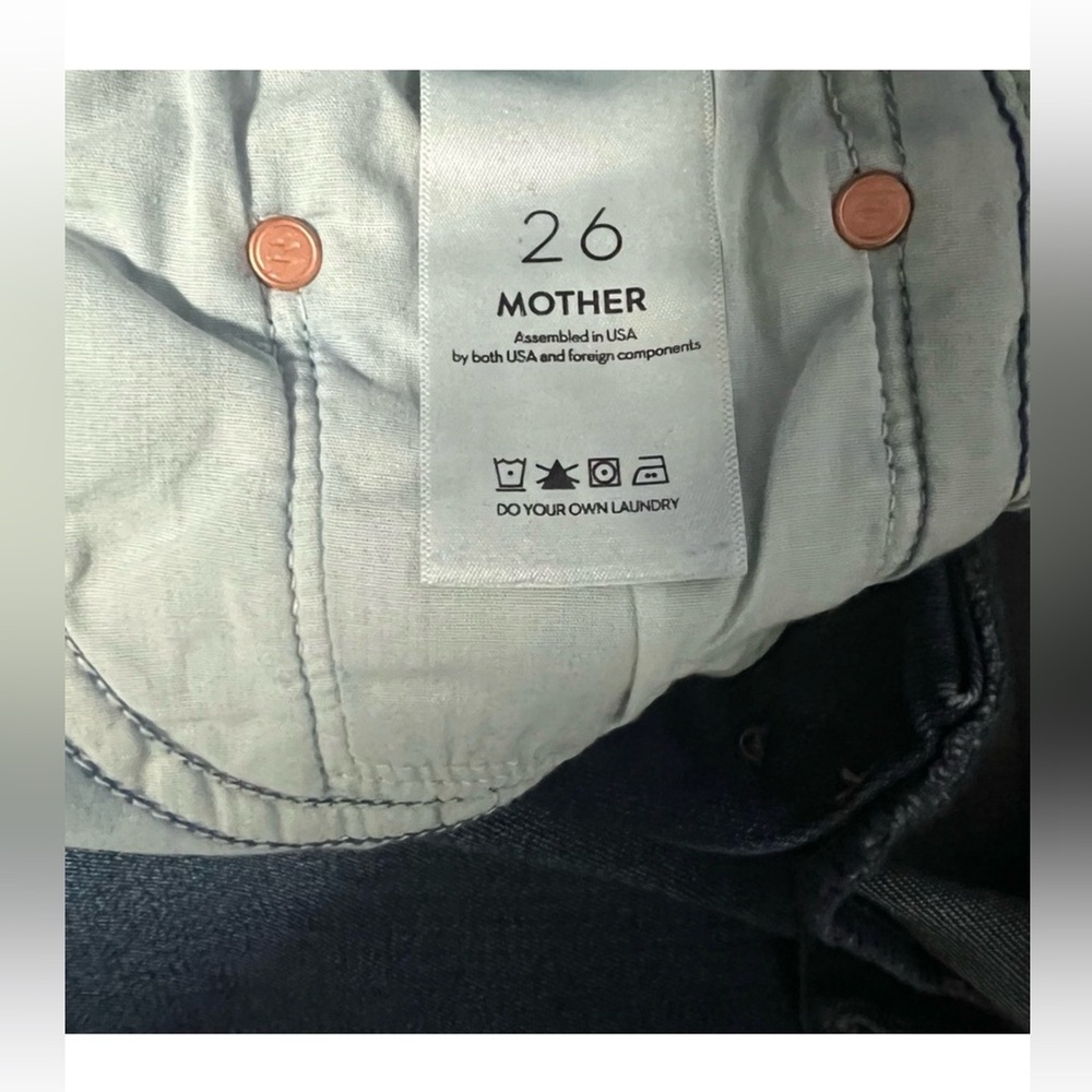 MOTHER
The Ditcher Roller Sneak Yakkity Yak Jeans In Blue, New with out Tags - Picture 7 of 8